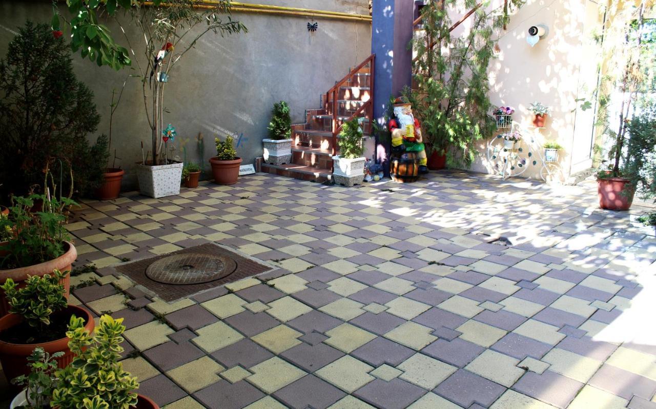 Collosal Apartment With Garden Bucharest Exterior photo